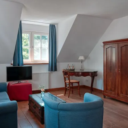 Schloss 3*